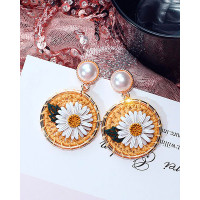 1Pair Daisy Pattern Straw Drop Earrings - white