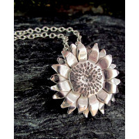 1pc Trendy Sunflower Shaped Pendant Necklace - silver