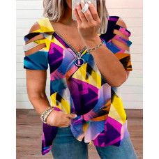 Plus Size Abstract Geometric Print Cutout Zipper Design T-Shirt - Multicolor