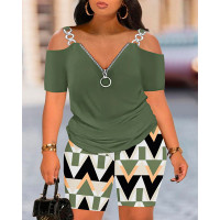 Plus Size Cold Shoulder Chain Decor Top & Geo Print Shorts Set - green