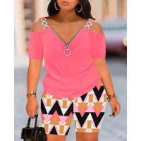 Plus Size Cold Shoulder Chain Decor Top & Geo Print Shorts Set - rose red