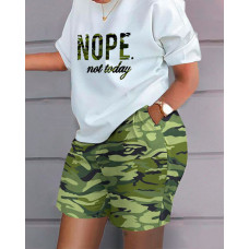 Plus Size Slogan Camouflage Print Top & Shorts Set - green