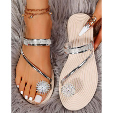 Rhinestone Floral Pattern Toe Ring Beach Flip Flops - silver